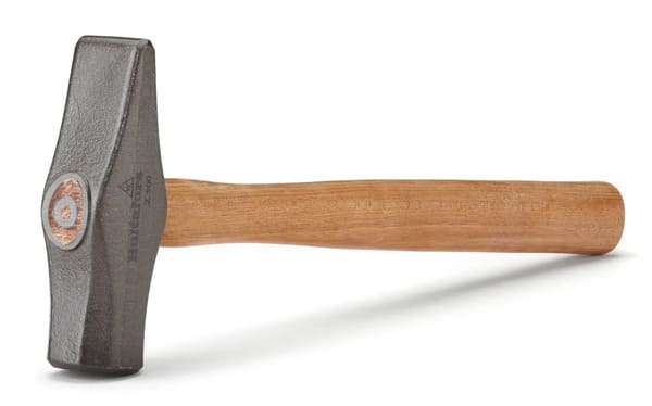 Smideshammare i blästrat och klarlackat smide