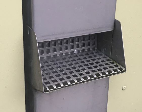 Lövavskiljare i rostfri perfoplåt kvadra