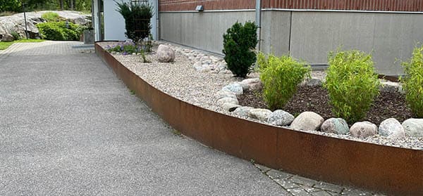 corten i trädgård