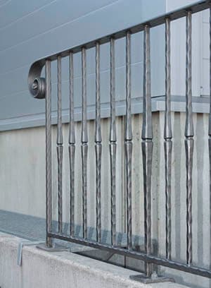 ledstångsavslut elegant svans på räcek med Smidd stav Magnus