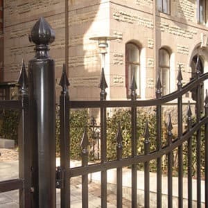 Staket på Viktoriagatan 15 nyproduktion i tidsenligt smide