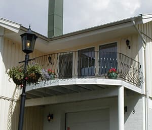 Balkonräcke smide med bukstavar