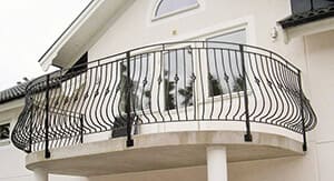 Balkonräcke med bukstavar, smide