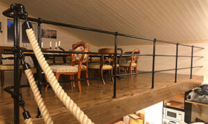 Trapp och balkongräcke