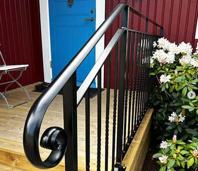 Pulverlackad ledstång ute